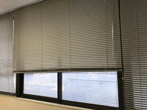 神奈川県藤沢市の会社企業窓フィルム遮光遮熱